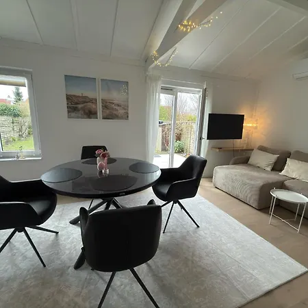 Dom wakacyjny Dune Nest 233 - Beautiful House Near - Up To 4 Guests With Garden, Parking, Wlan *